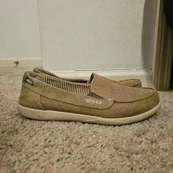 Crocs Women's Size 10W Walu Canvas Loafer Flat Shoes Tan Beige Slip-On - Picture 1 of 8